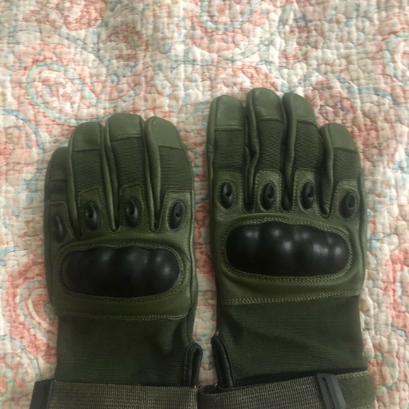 New green knuckle gloves - Picture 3 of 5